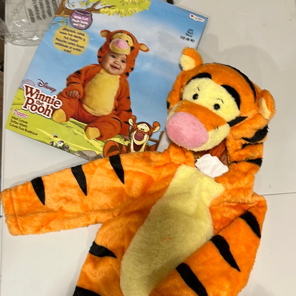 New! 12 to 18 months Disney store Tigger Halloween costume!
